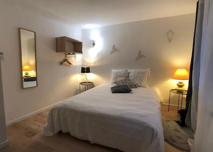 Beauty & The Beast - Old Town Cosy Apartments