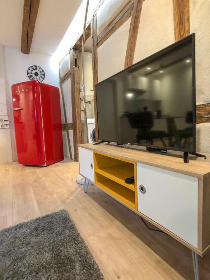 Beauty & The Beast - Old Town Cosy Apartment *
