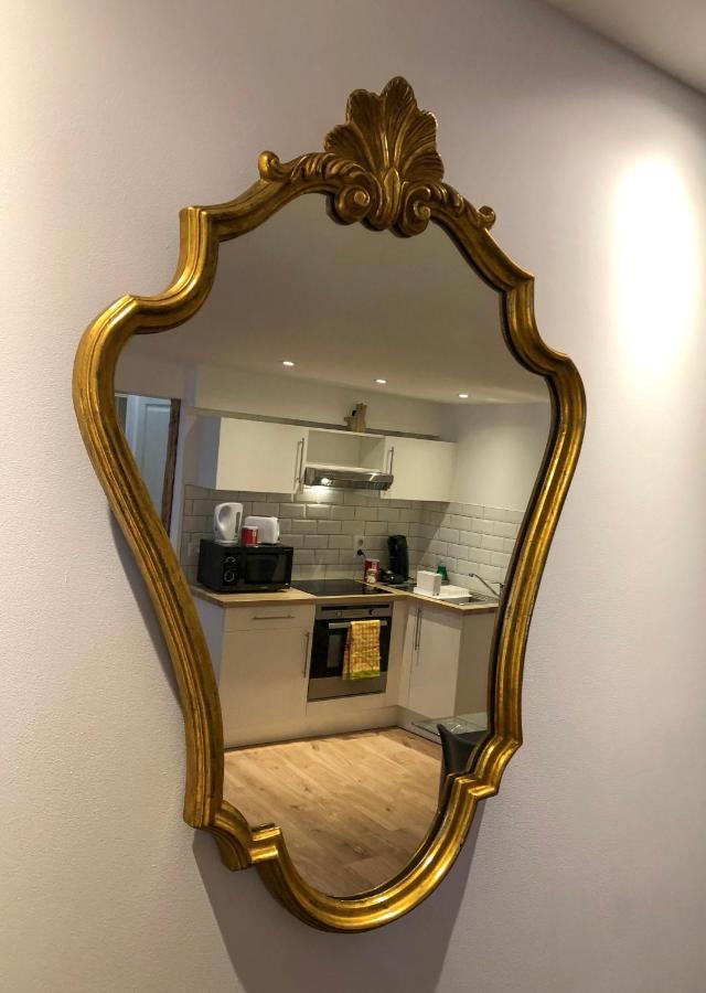 Beauty & The Beast - Old Town Cosy Apartment
